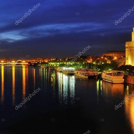 Cozy And Well Connected Apartment Siviglia Esterno foto