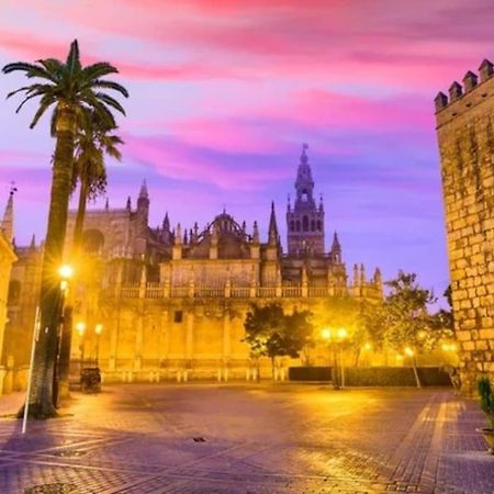 Cozy And Well Connected Apartment Siviglia Esterno foto