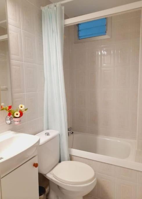 Cozy And Well Connected Apartment Siviglia Esterno foto