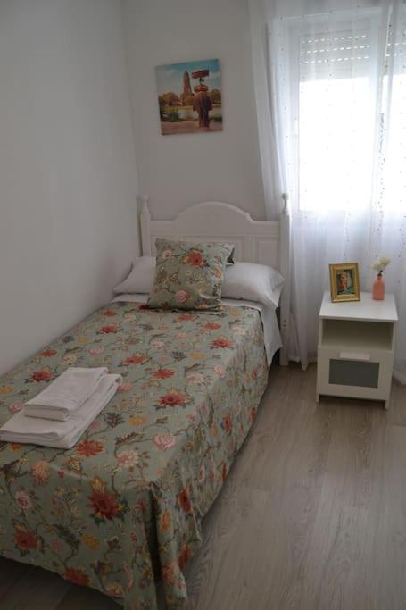 Cozy And Well Connected Apartment Siviglia Esterno foto