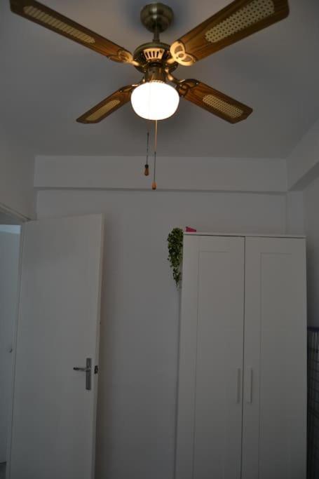 Cozy And Well Connected Apartment Siviglia Esterno foto