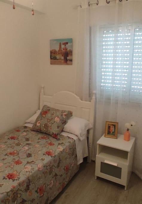 Cozy And Well Connected Apartment Siviglia Esterno foto