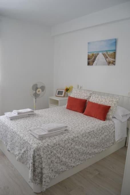 Cozy And Well Connected Apartment Siviglia Esterno foto