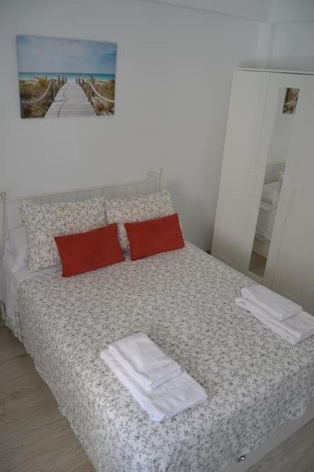 Cozy And Well Connected Apartment Siviglia Esterno foto