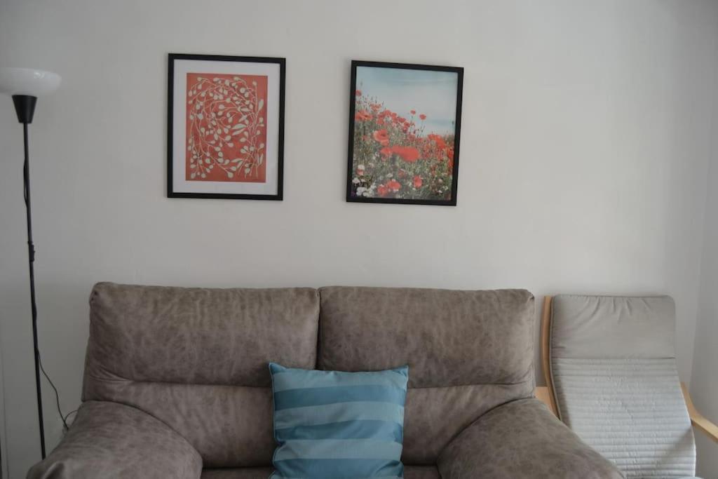 Cozy And Well Connected Apartment Siviglia Esterno foto