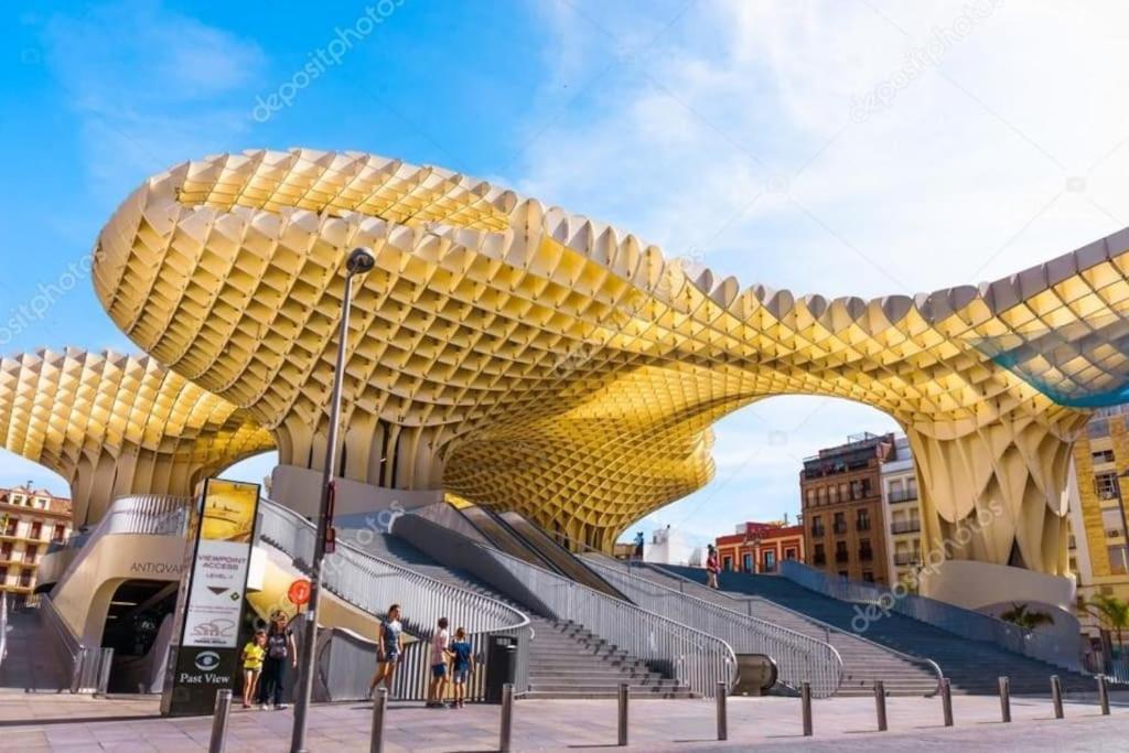 Cozy And Well Connected Apartment Siviglia Esterno foto