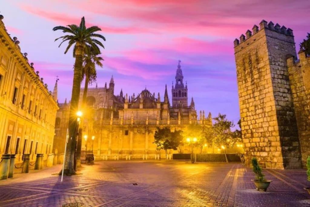 Cozy And Well Connected Apartment Siviglia Esterno foto