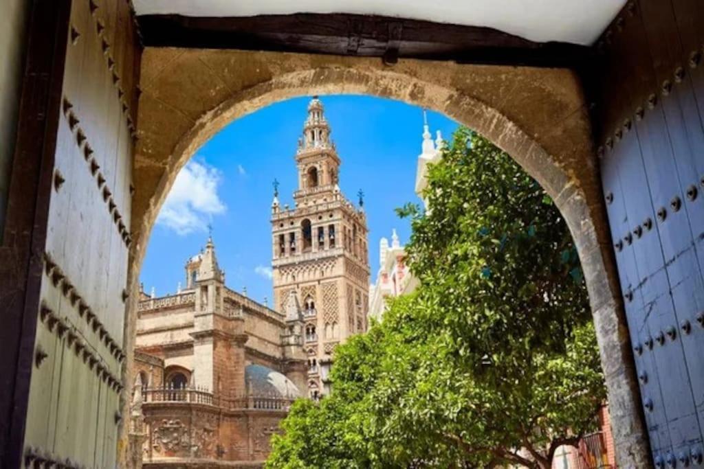 Cozy And Well Connected Apartment Siviglia Esterno foto